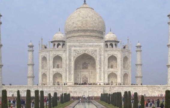 Taj Mahal surrounded by water crisis in world heritage sites